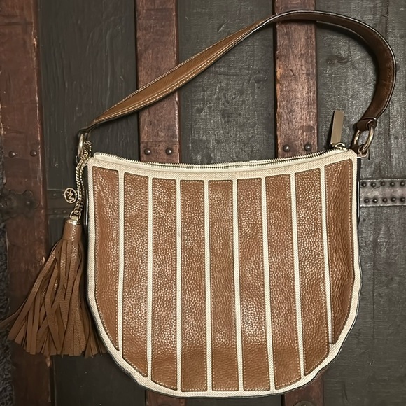 Michael Kors bag 💼 - Picture 2 of 5